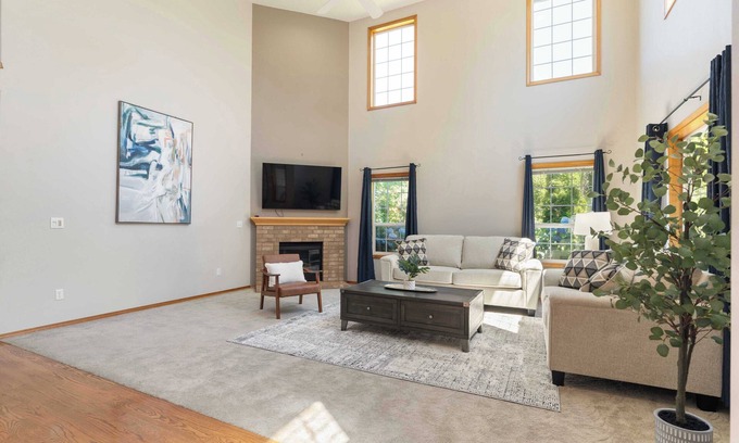 Mill Plain Casa | Emerald Residence On NE 12th St #42180