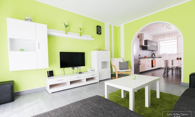 Volarje Casa | Emerald SOCA Apartment
