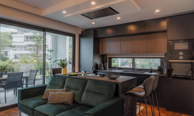 Varkiza Apartamento | Emerald Stone Apartment Varkiza "The Essence of Elegance"