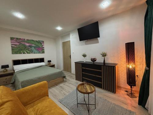 Prievidza Apartamento | Emeraldia - quiet urban hideaway with modern style