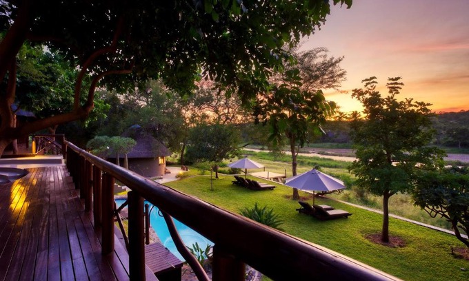 Maruleng Cabina | Emhosheni River Lodge