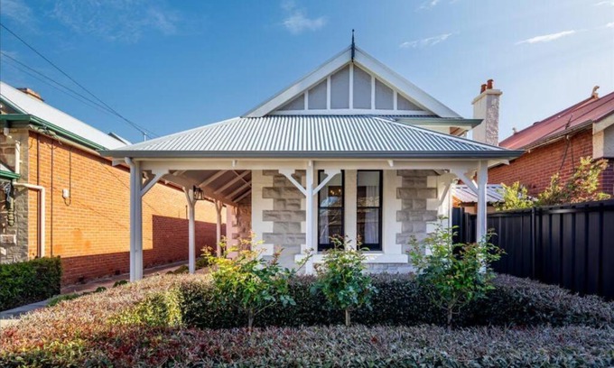 Mile End Casa | Emilias' Place - Mile End City Fringe