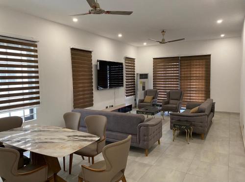 Sakumono Apartamento | Emmy's 3 Bedroom Apartment