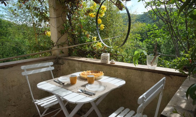 Serralongue Otro | En Pleine Forêt Avec vue sur le Château, Appartement Dans mas en Pierre