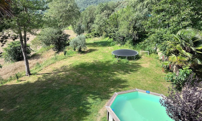 Les Planes d'Hostoles Otro | En plena naturaleza. Pasea por la vía verde y accede a bonitas gargantas de agua