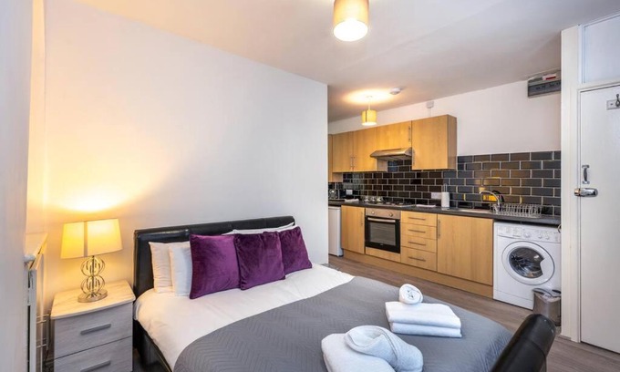 Landore Apartamento | En-suite Apartment, Fully Equipped Kitchen