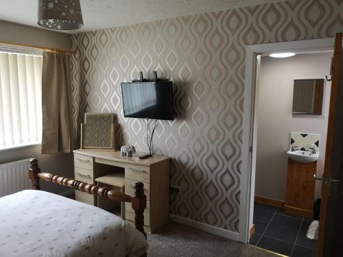 Porthmadog Casa | En-suite Bedroom in a quiet bungalow
