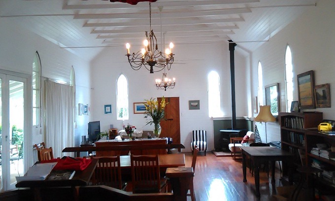 Milford Cama Y Desayuno | Habitación con baño en la antigua iglesia Bed & Breakfast