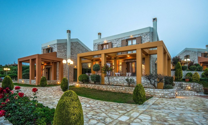 Kiparissia Casa | Enastron Villas