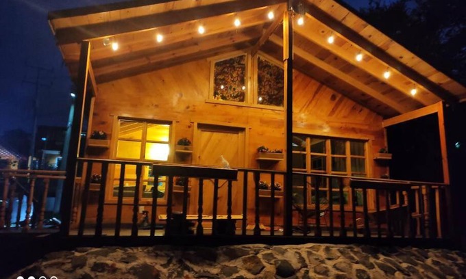 Juanacatlán Chalet De Esquí | Encantadora cabaña de madera, descanso y confort.