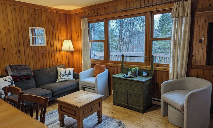 Les Pays-d'en-Haut Regional County Municipality Chalet De Esquí | Enchanted chalet with Hot Tub near Saint Sauveur