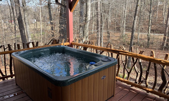 Newport Cabina | Enchanted - 1 Bedrooms, 1 Baths, Sleeps 2 Cabin by RedAwning