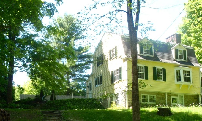 Tyringham Cabaña | Casa encantada En Arroyo de la charla
