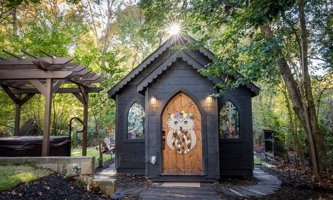 Alpharetta Cabaña | Enchanted creekside chapel right in the heart of Alpharetta!