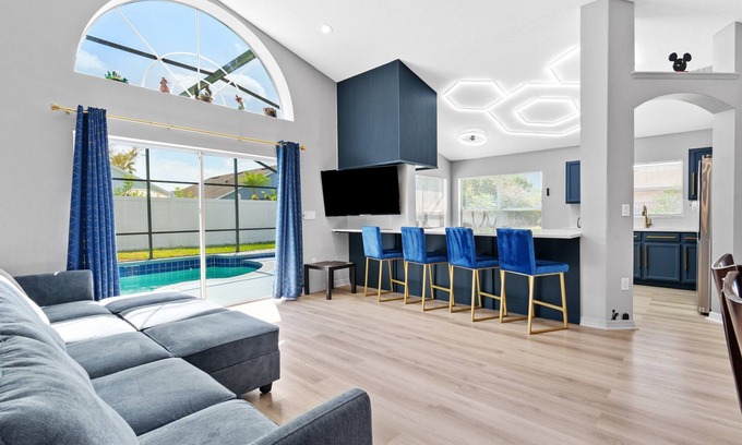 Eagle Pointe South Casa | Enchanted Disney Castle Heated Pool+EV Charger, 10min to WDW, Private Home w/DW