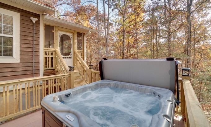 Hiawassee Casa | Enchanted Forest Cottage w/ Hot Tub!
