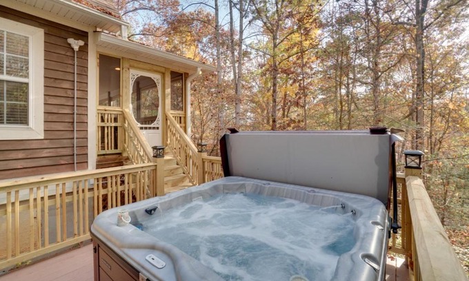 Hiawassee Casa | Enchanted Forest Cottage with Hot Tub!