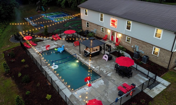 Barium Springs Casa | "Enchanted Forest" - Pool, Hot tub, Pond, Pickleball, Basketball, Putt Putt ++++