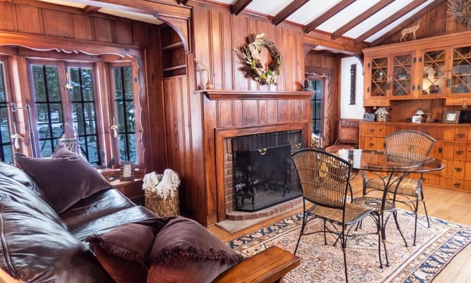 Smallwood Casa | Enchanted Fox Dell Cottage