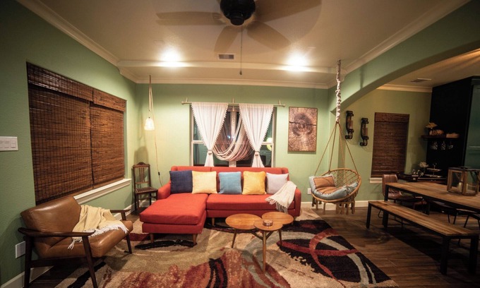 Montgomery Casa | Enchanted Home in Sam Houston National Forest! 20 min hike to Lake Conroe