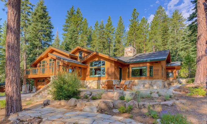 Ridgewood Casa | Ridge Encantado: 4 dormitorios / 3. 5 BA cuatro dormitorios en Carnelian Bay, capacidad para 10