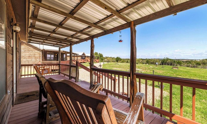 Fredericksburg Cabina | Enchanted Rockview Cabin 1 - King bed