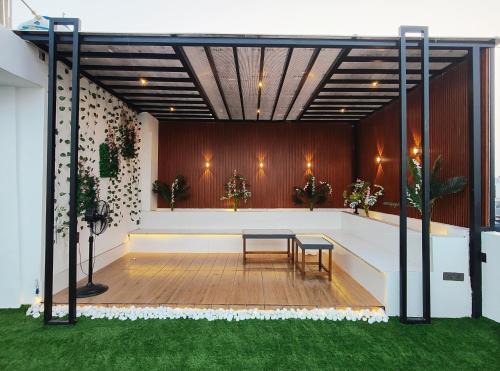Kalkaji Casa | ENCHANTED THE ROOF REKHA, with private trace garden