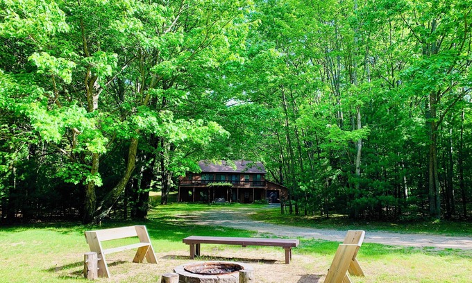 Ludington Casa | Enchanted Woodsy Wonderland in Ludington near both Lake Michigan and Lake Hamlin