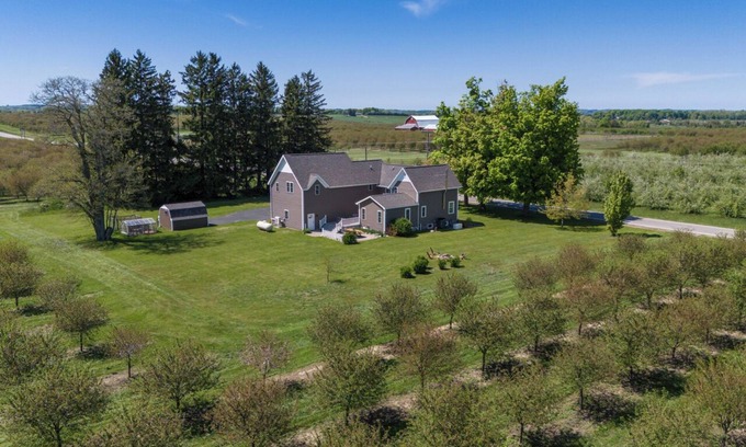 Williamsburg Casa | Enchanting 1901 Orchard Farm House