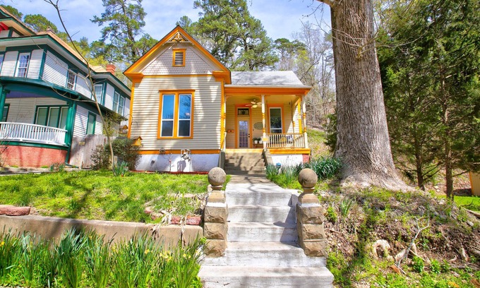 Hot Springs Cabaña | Enchanting 1901 Victorian + Walk to Bathouse Row!