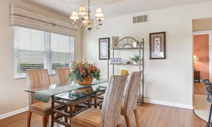 Trailer Estates Condominio | Enchanting 1st floor, 2-bedroom, 2 bath condo with AC in Sarasota