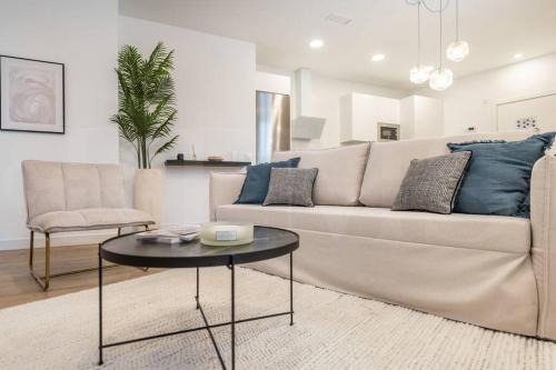 El Ejido Apartamento | Enchanting and bright apartment Center by REMS