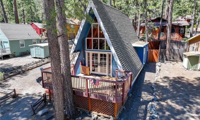 Wrightwood Cabina | Enchanting cabin in Wrightwood near Mountain High Ski resort
