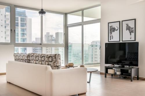 Tumba Vieja Apartamento | Enchanting City View Apartment - PH Quartier Del Mar