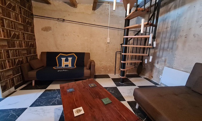 Chitray Cabaña | Gîte magique pour fans de sorciers avec piscine, nature et jeux à Chitray