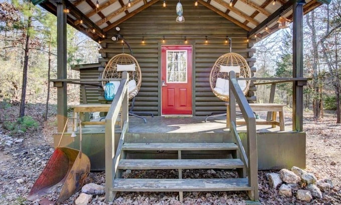 Mount Ida Cabina | Enchanting Crystal Cabin near Lake Ouachita