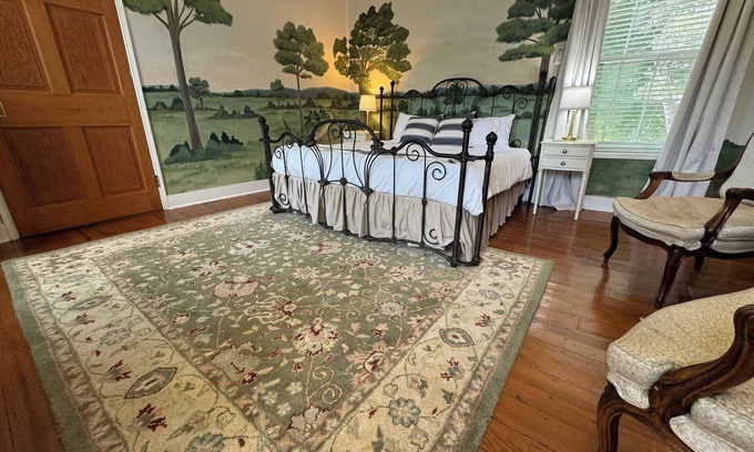 Ijamsville Otro | Enchanting Farmhouse Retreat with Infrared Sauna Huge Fire Pit Gourmet Kitchen