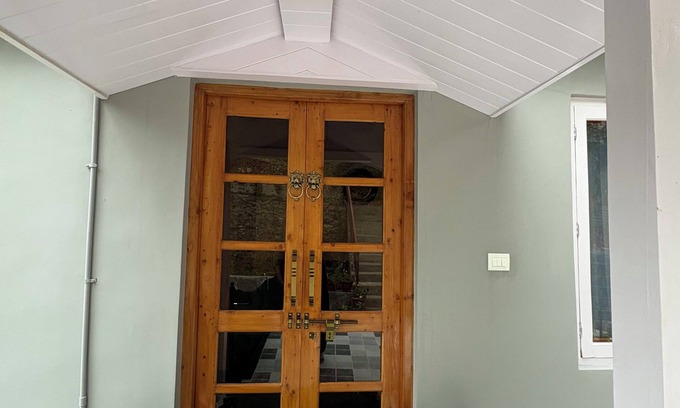 Mashobra Otro | Enchanting farmhouse with WiFi in picturesque Mashobra