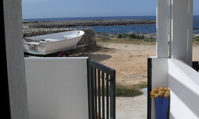 Biniancolla Casa | Enchanting fisherman’s cottage in front of the sea in Biniancolla