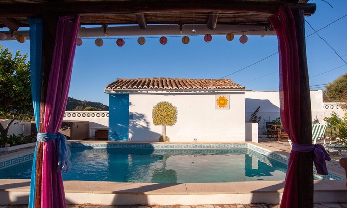 Cumeada Casa | Enchanting Historic Farmhouse With Modern Spa Amenities in the Heart of Algarve