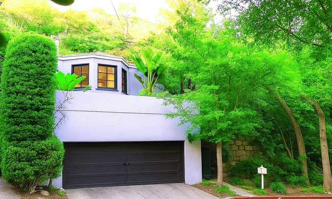 Hollywood Hills West Casa | Enchanting Hollywood Hills Oasis+Tree-Top Views+Outdoor Living Room+Free Garage