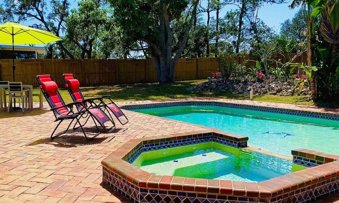 Englewood Casa | Enchanting house, beach, king beds, pool, 3 bdrs