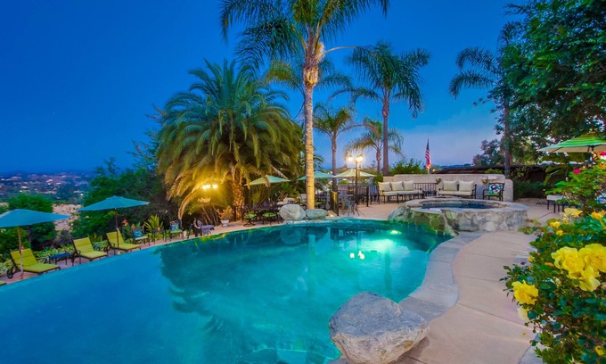 Fallbrook Complejo | Enchanting Luxury 1-Level Home, Lagoon Style Infinity Pool & Spa, Private 1 Acre