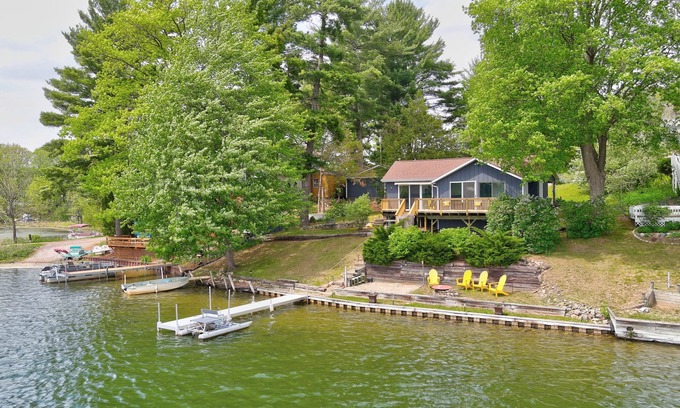 Millington Cabaña | Enchanting, Romantic Lakefront Cottage, Close to Frankenmuth