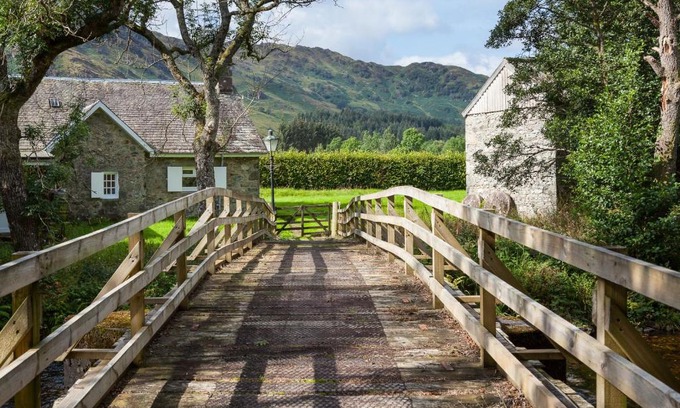 St Fillans Casa | Enchanting,rustic, Dundurn Mill with stunning views and private river