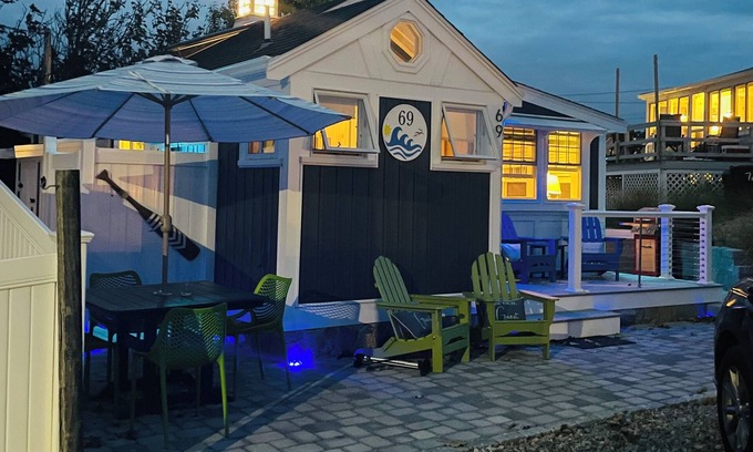 Barnstable County Cabaña | ENCHANTING SEASIDE COTTAGE, STEPS TO THE BEACH!