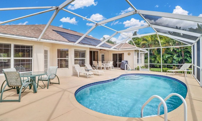 Central Naples Villa | Villa con encanto, piscina privada, bicicletas, kayaks, todas las comodidades.
