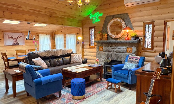 Smallwood Cabina | Cozy Cabin Oasis Firepit & Deck Near BethelWoods
