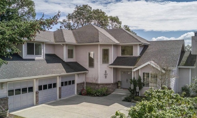 Vashon Island Casa | Enchantment on Vashon Island - House with a view!