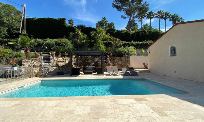 Le Tignet Villa | Villa con aire acondicionado, piscina privada nueva, patio cerrado, planta baja